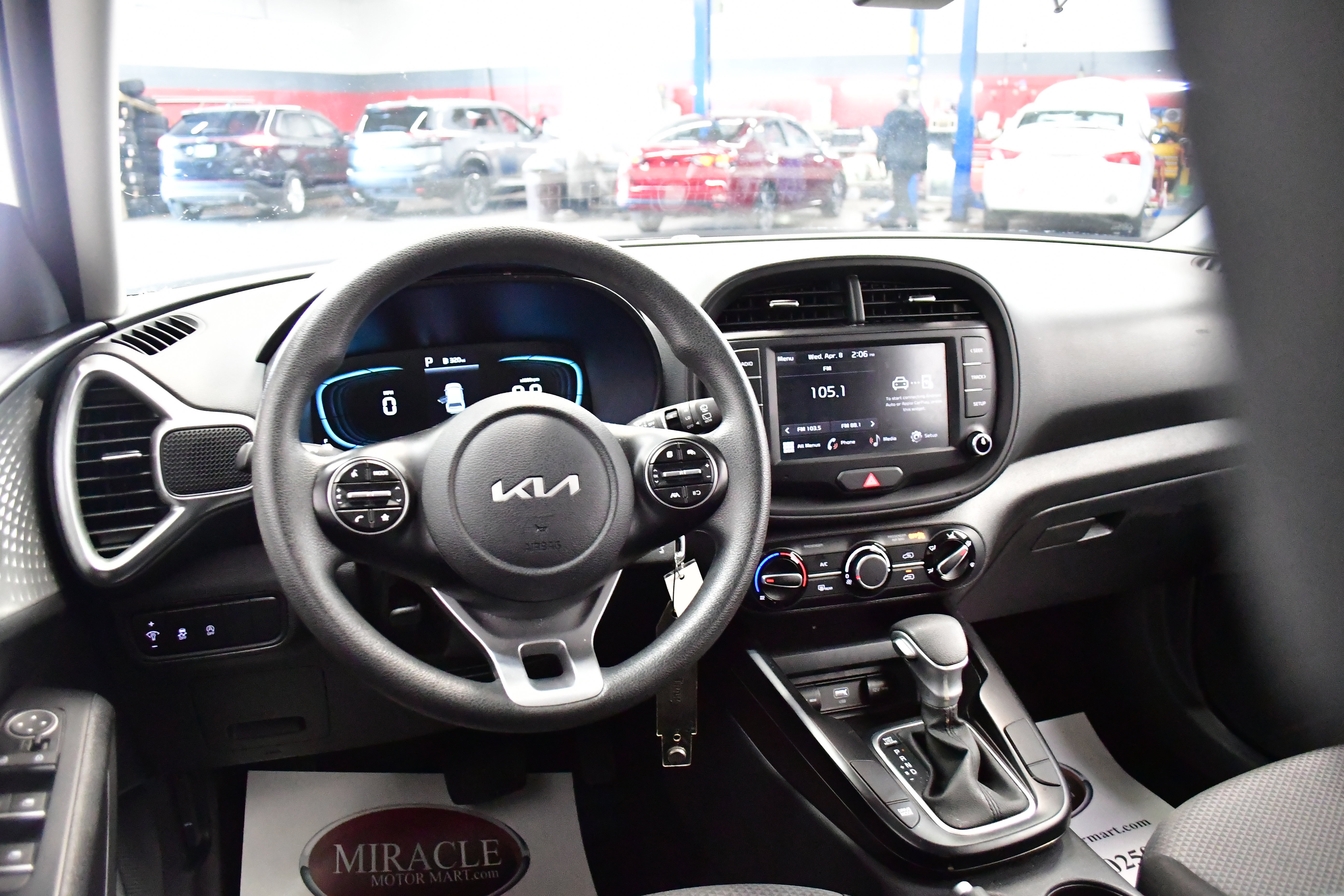 Used 2025 Kia Soul LX w/ LX Technology Package FWD image 9