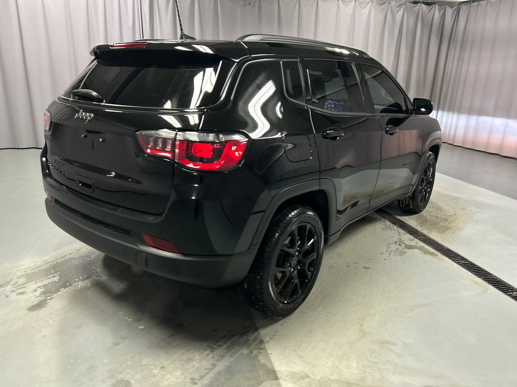 Used 2025 Jeep Compass Latitude w/ Altitude Special Edition AWD/4WD image 7
