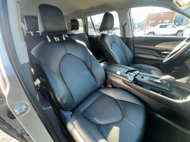Used 2025 Toyota Grand Highlander XLE image 14