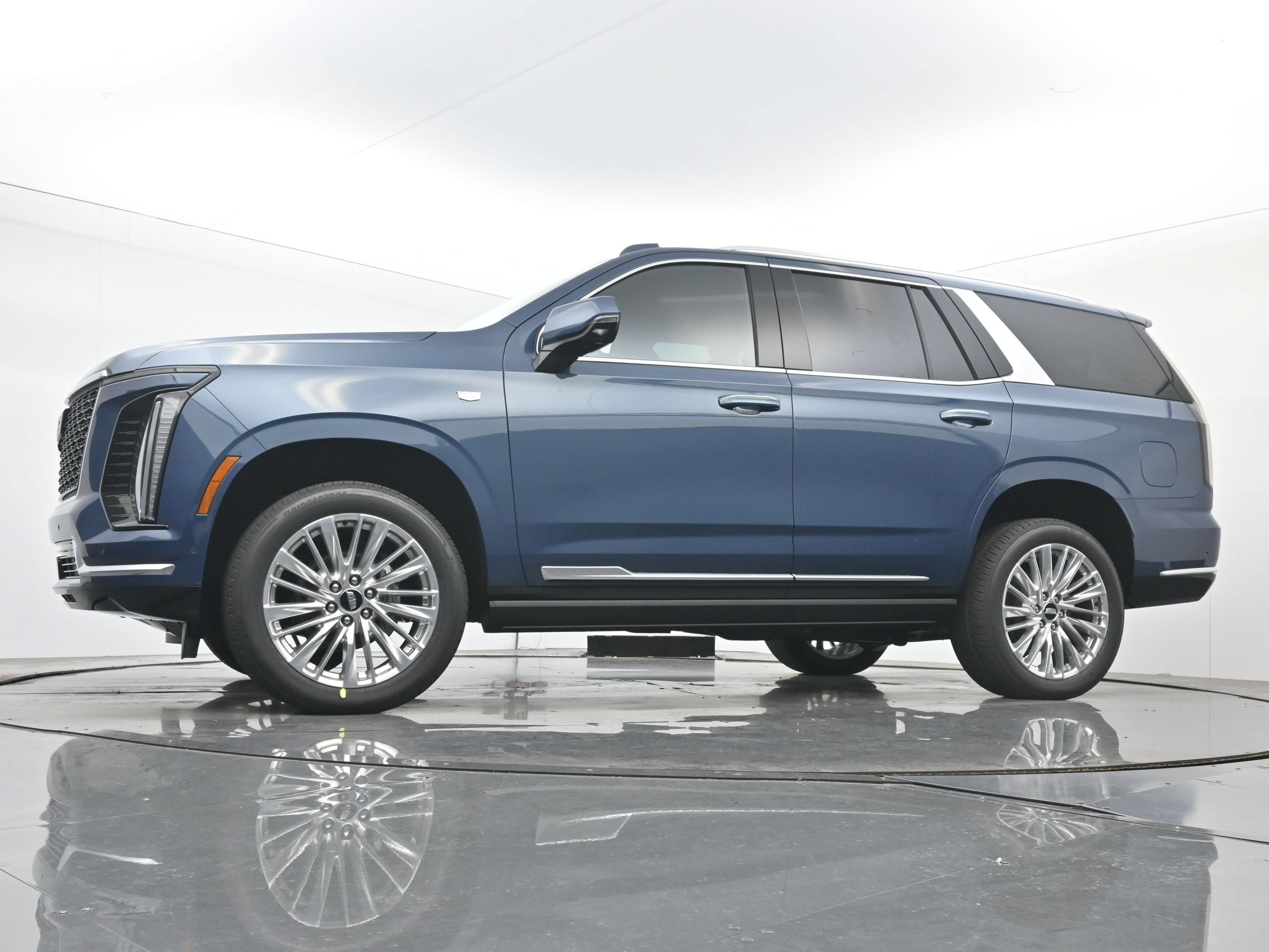 New 2026 Cadillac Escalade Luxury w/ Touring Package AWD/4WD image 16