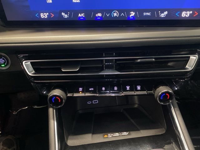 Used 2025 Chevrolet Traverse LT AWD/4WD image 21