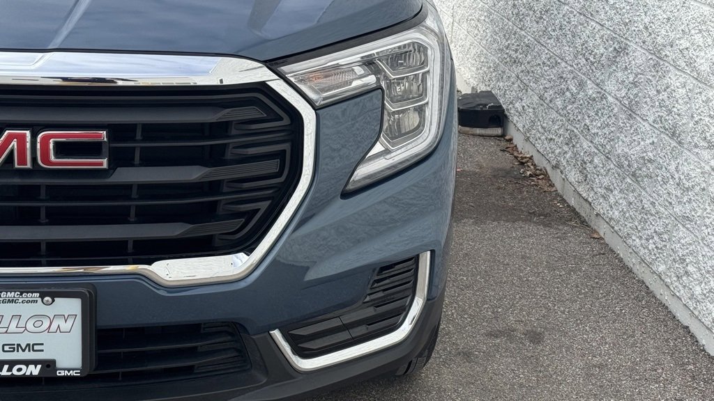 Used 2024 GMC Terrain SLE w/ LPO, Floor Liner Package image 5