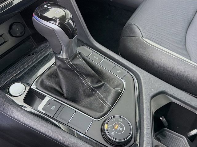 Used 2025 Volkswagen Taos SEL image 19