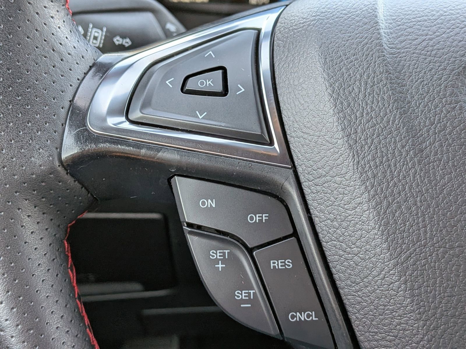 Certified 2024 Ford Edge ST-Line AWD/4WD image 29