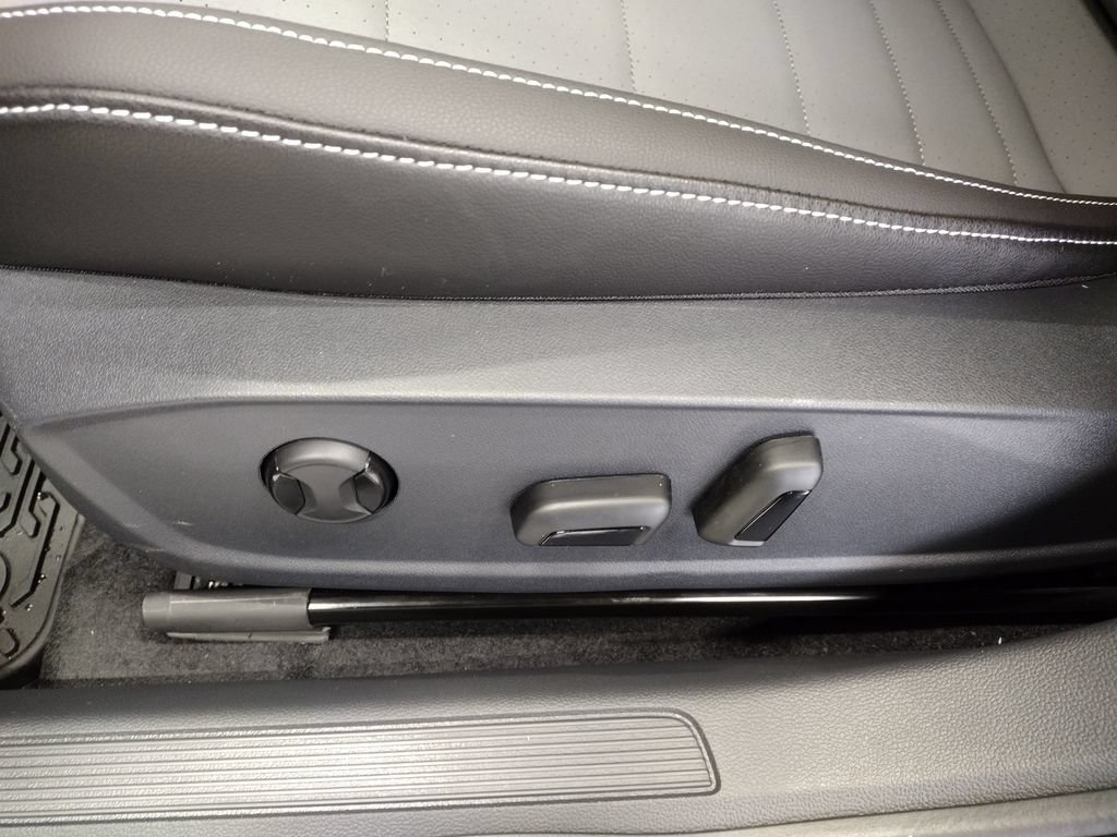 New 2026 Volkswagen Jetta SE FWD image 18