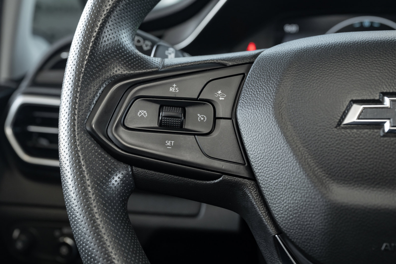 Used 2022 Chevrolet Bolt LT image 19