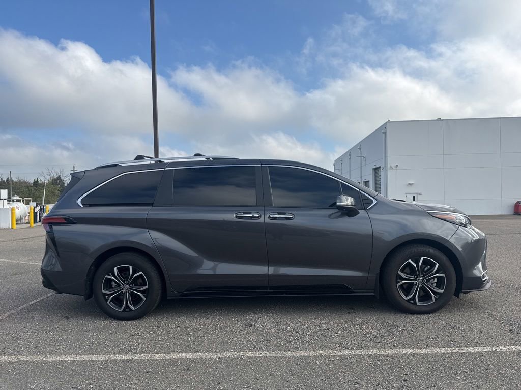 Used 2025 Toyota Sienna Platinum image 13