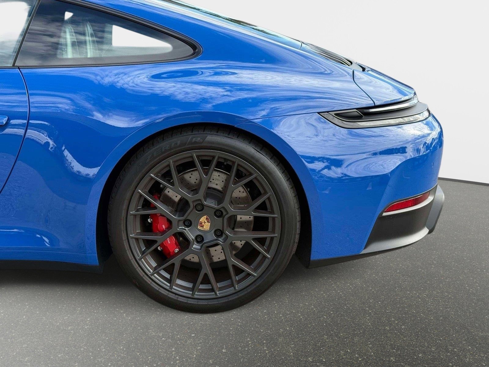 Used 2025 Porsche 911 Carrera GTS image 15