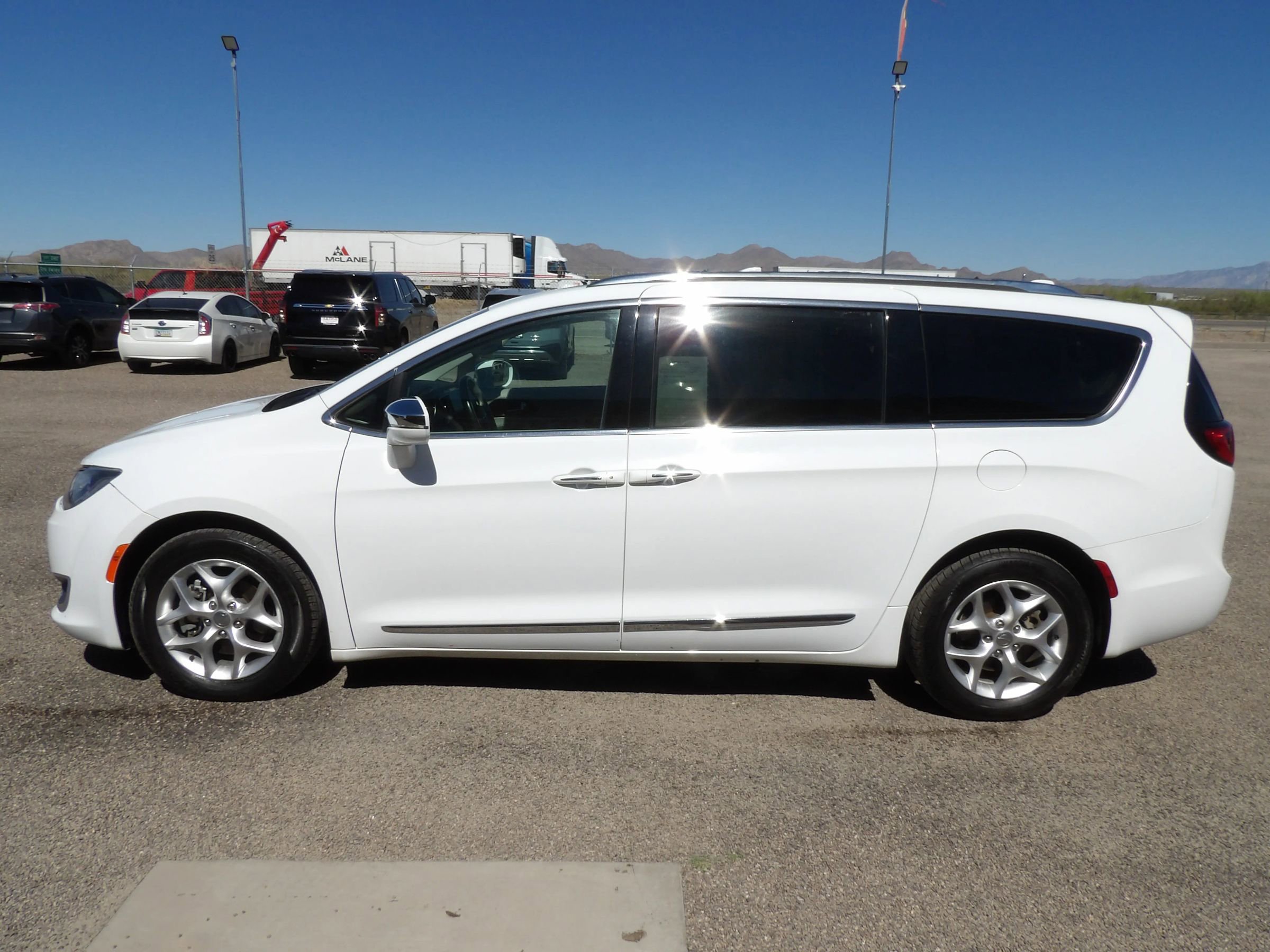 Used 2020 Chrysler Pacifica Limited image 4