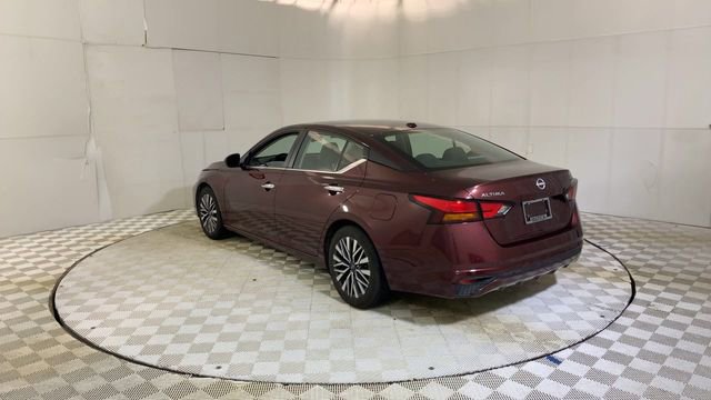 Used 2024 Nissan Altima 2.5 SV FWD image 9