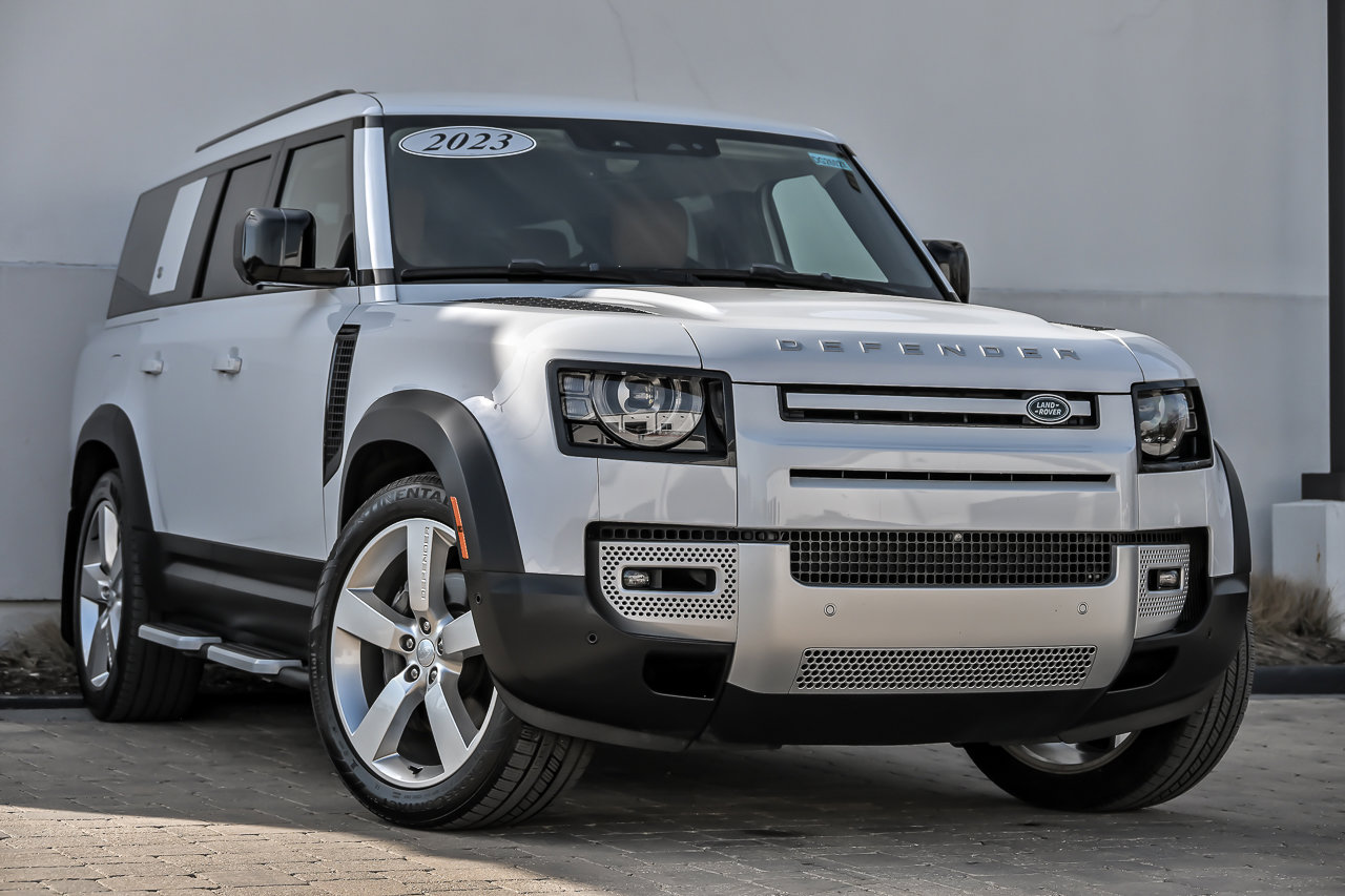 Used 2023 Land Rover Defender 130 SE image 1