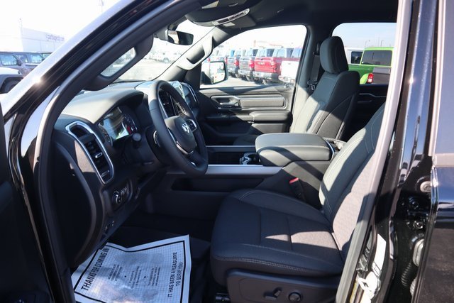 New 2026 RAM 1500 4x4 Crew Cab image 5