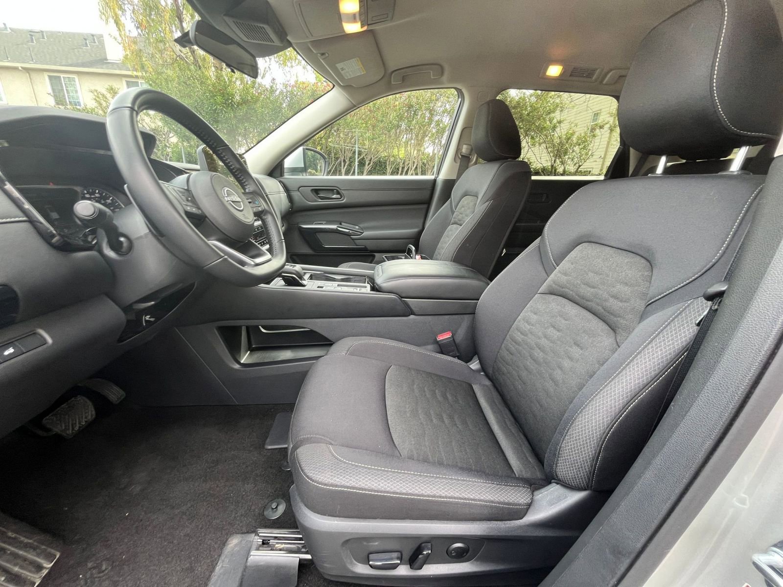 Used 2025 Nissan Pathfinder SV image 29