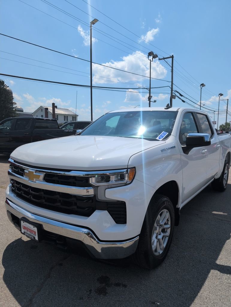 Used 2023 Chevrolet Silverado 1500 LT AWD/4WD image 2