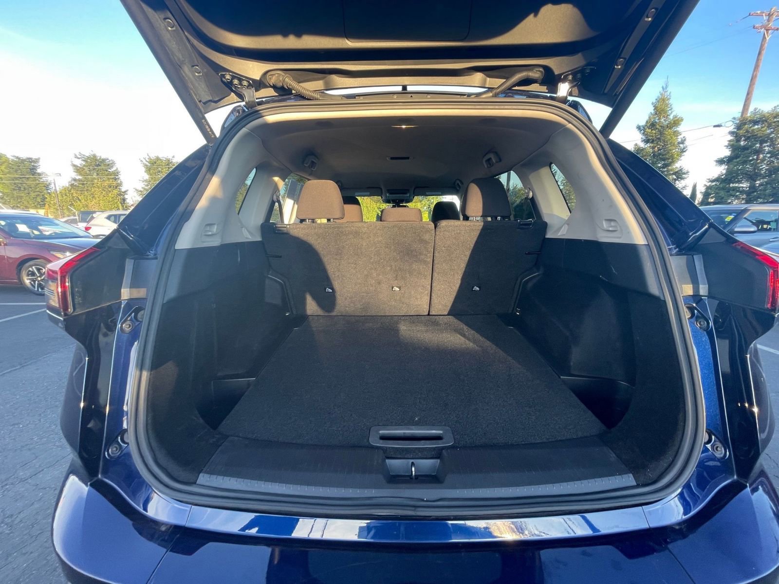 Used 2025 Nissan Rogue SV image 27