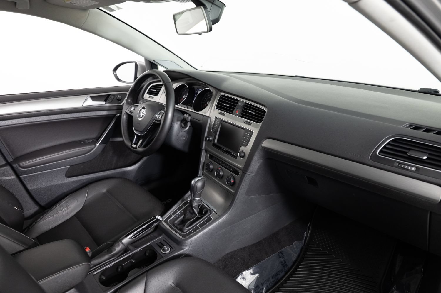 Used 2017 Volkswagen Golf SE FWD image 25