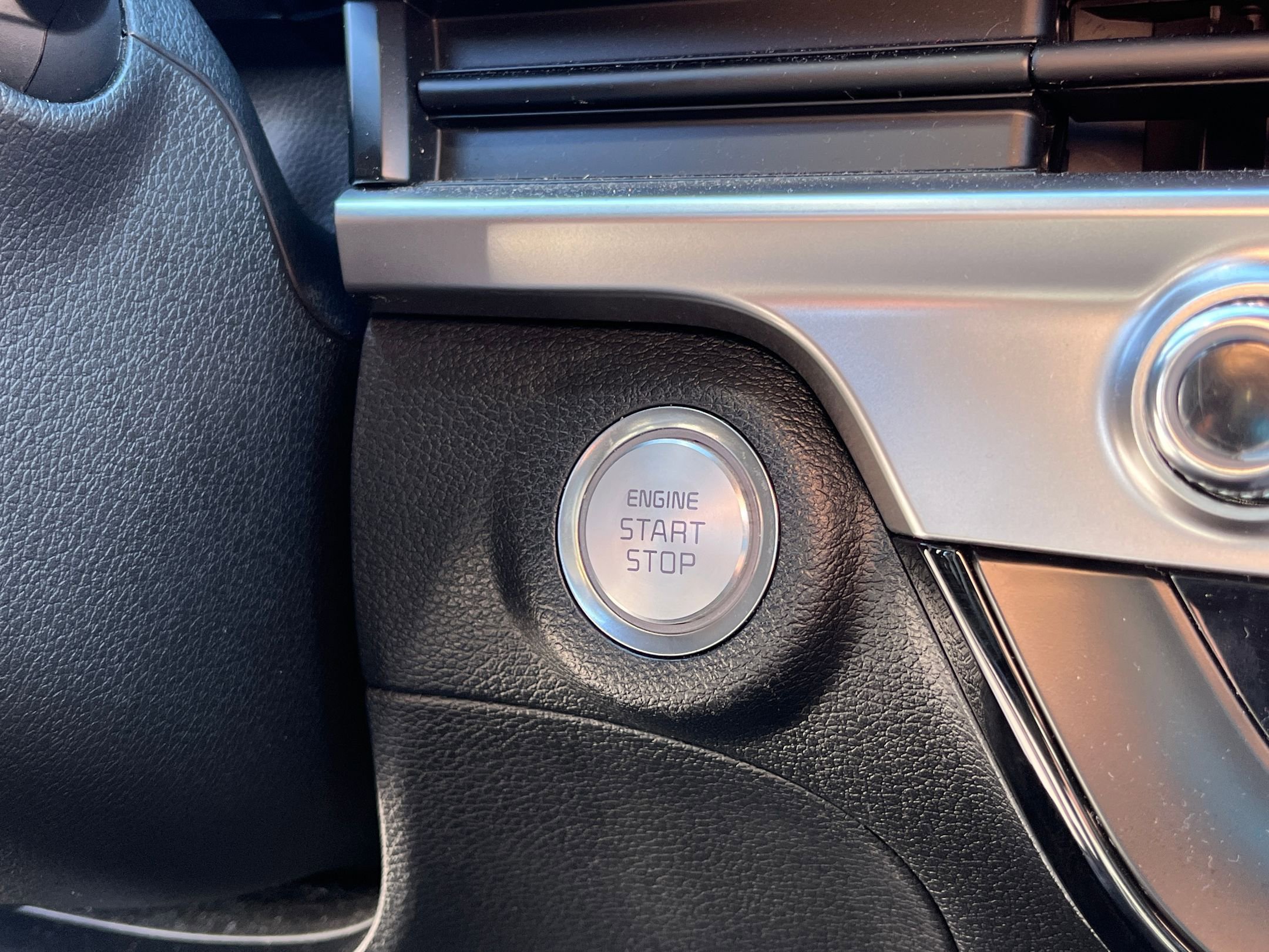 Used 2024 Kia Telluride EX w/ EX Captain's Chair Package image 34