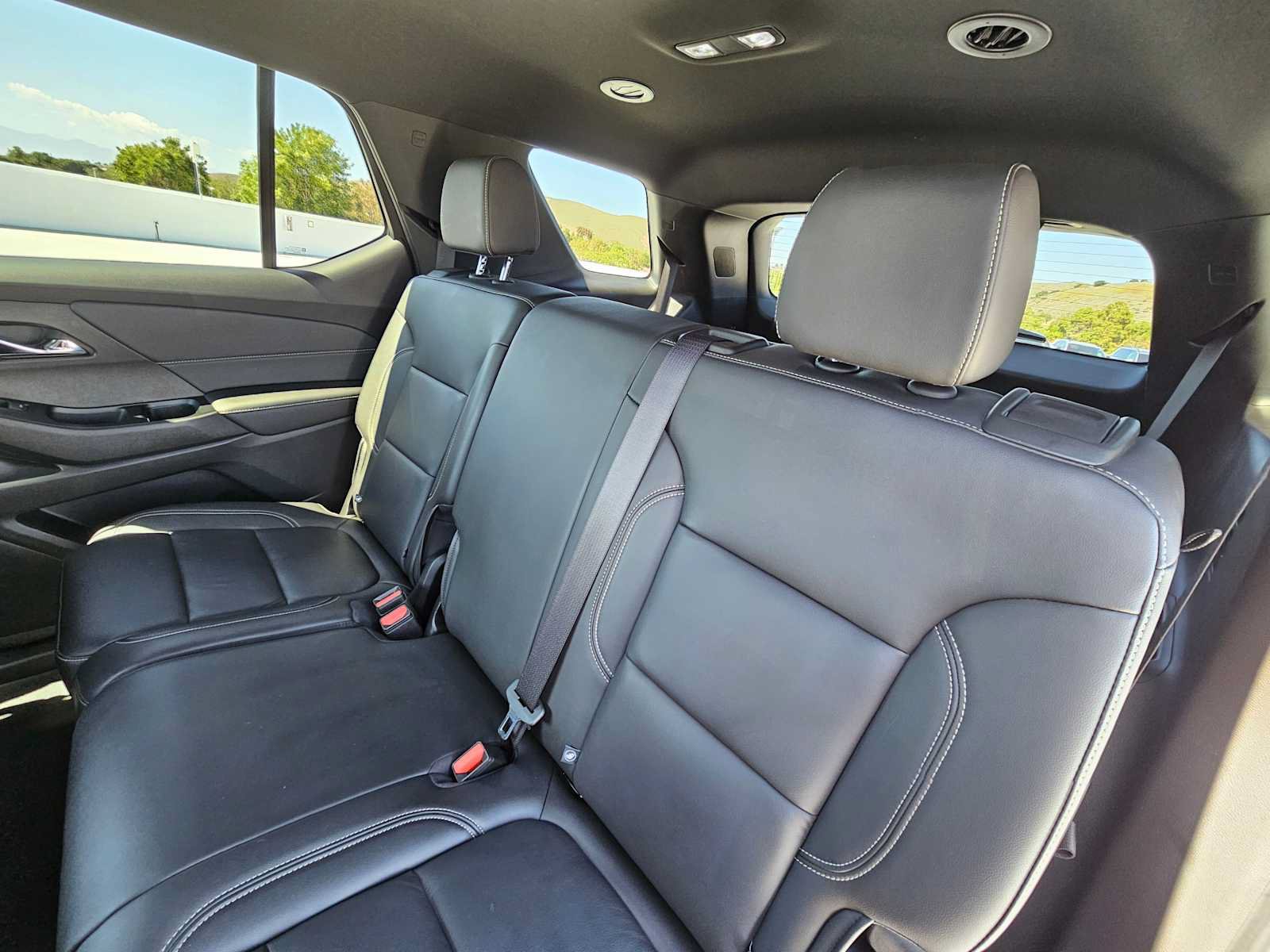 Used 2023 Chevrolet Traverse LT FWD image 19