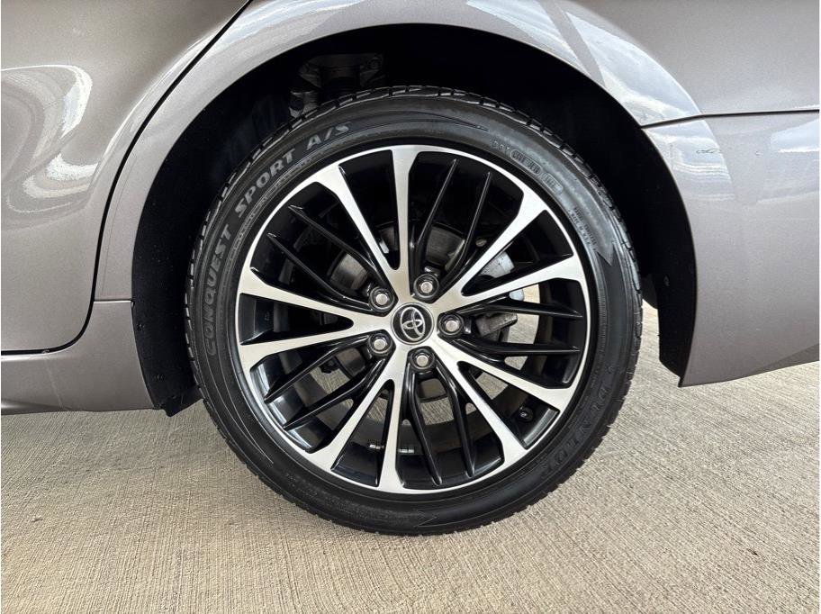 Used 2020 Toyota Camry SE image 26