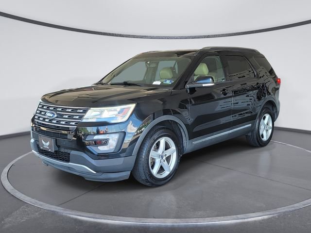 Used 2017 Ford Explorer XLT w/ Equipment Group 202A AWD/4WD image 3