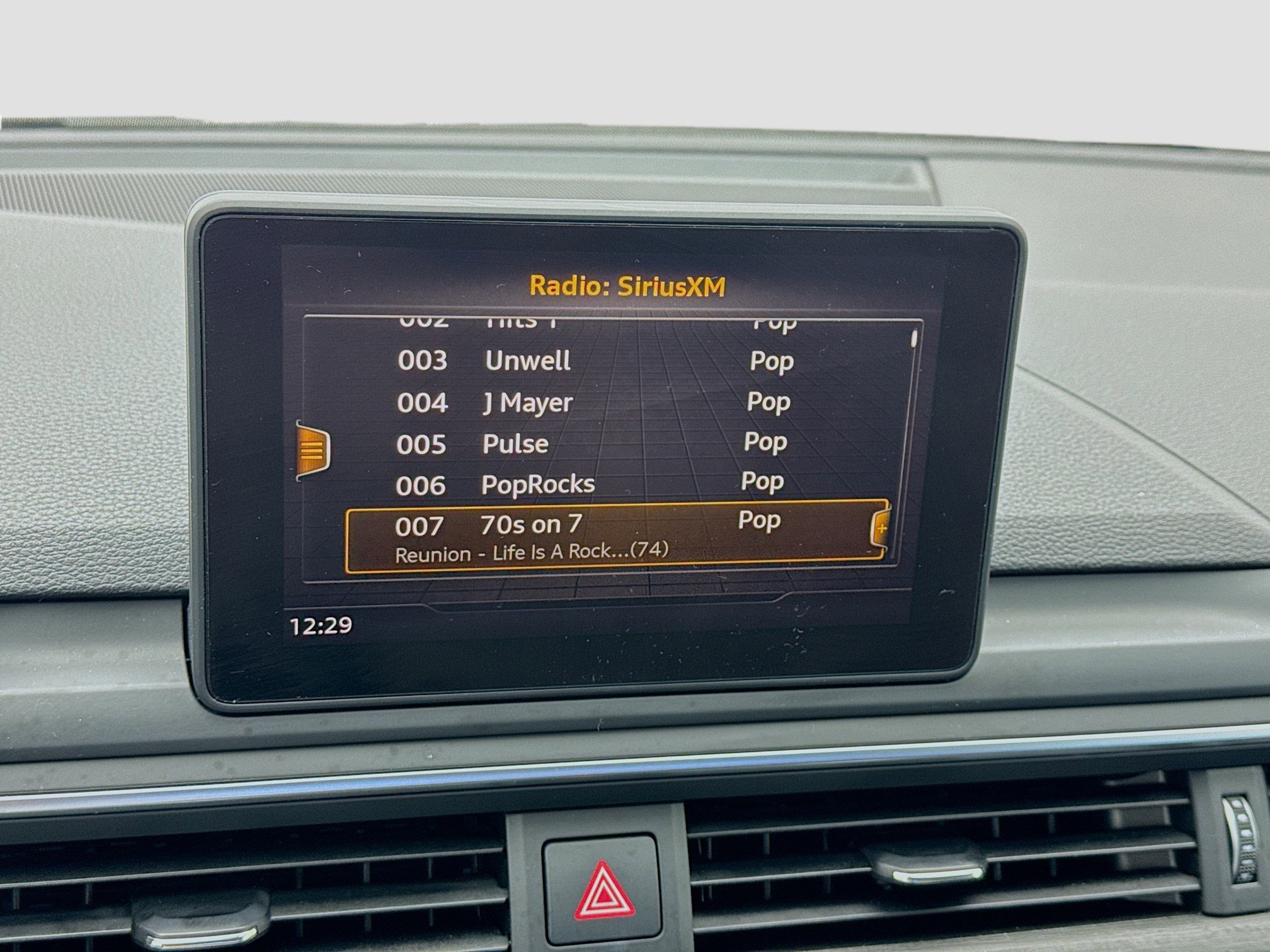 Used 2019 Audi A4 2.0T Premium image 11