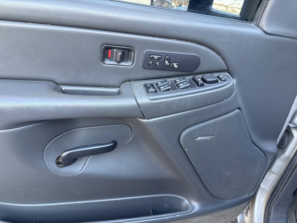 Used 2004 Chevrolet Silverado 2500 LT w/ Heavy-Duty Power Package image 16
