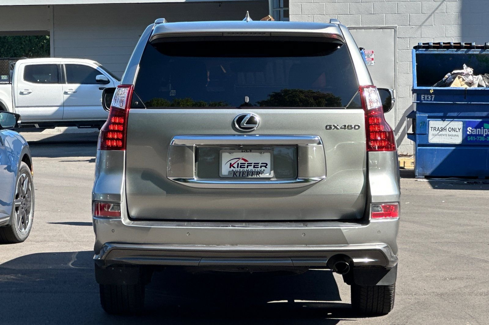 Used 2022 Lexus GX 460 Premium w/ Accessory Package AWD/4WD image 5