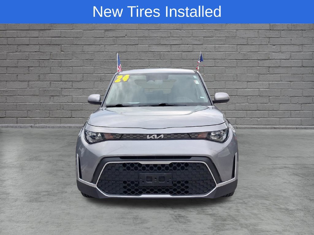 Used 2024 Kia Soul LX w/ Option Group 015 FWD image 2