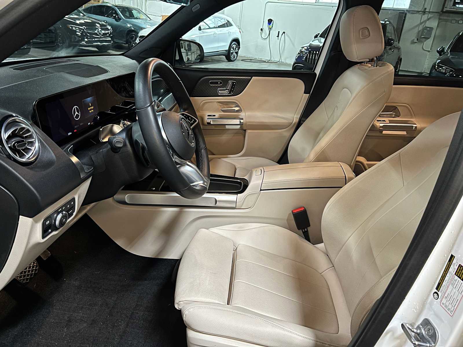 Certified 2025 Mercedes-Benz GLB 250 4MATIC image 21