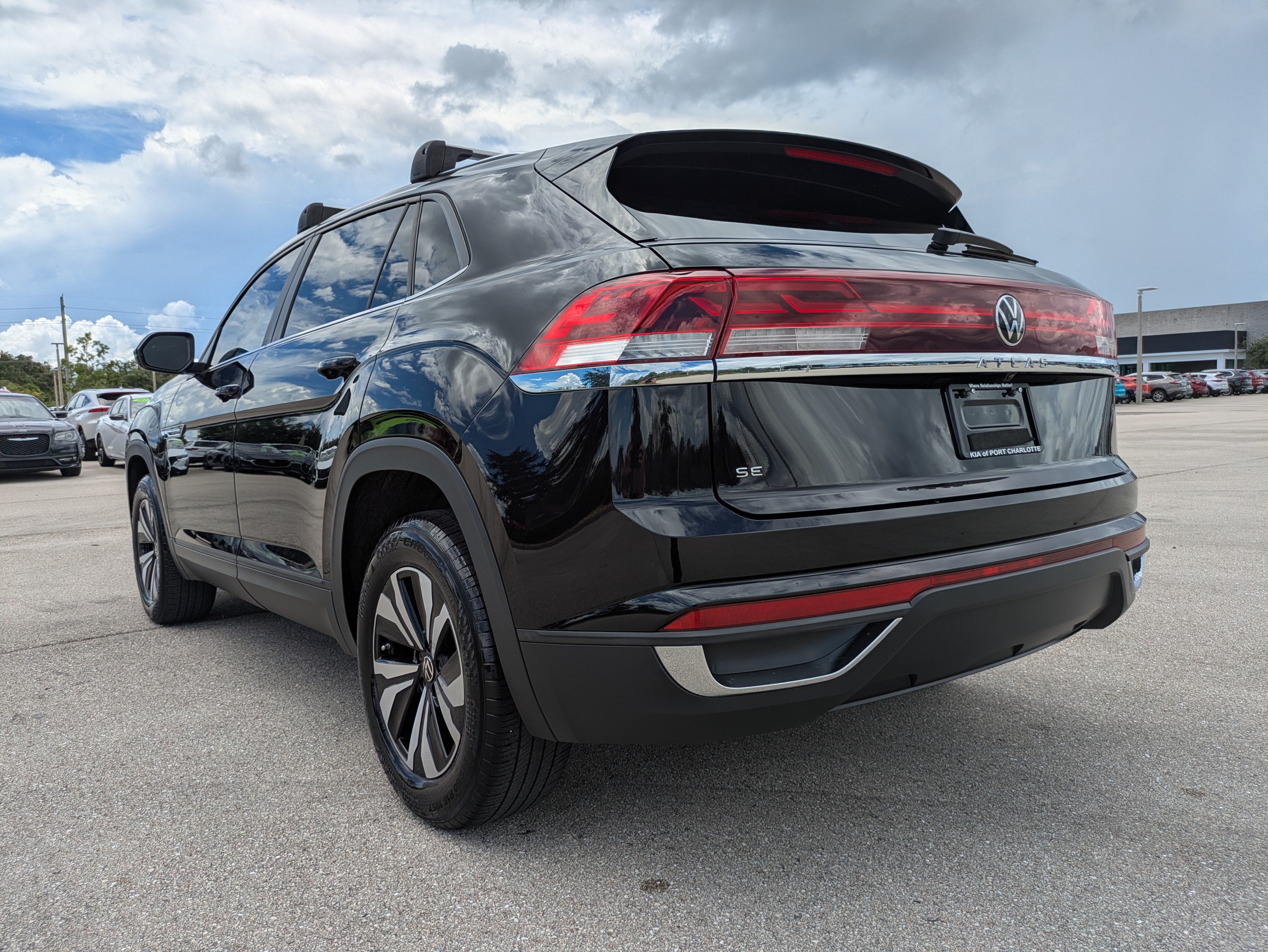 Used 2024 Volkswagen Atlas Cross Sport SE FWD image 6