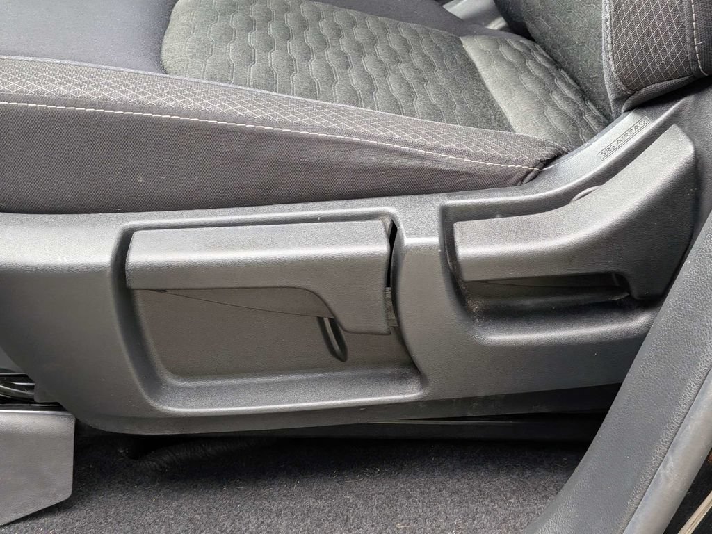 Used 2022 Nissan Pathfinder S FWD image 19