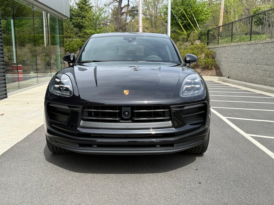 Certified 2026 Porsche Macan Turbo image 10
