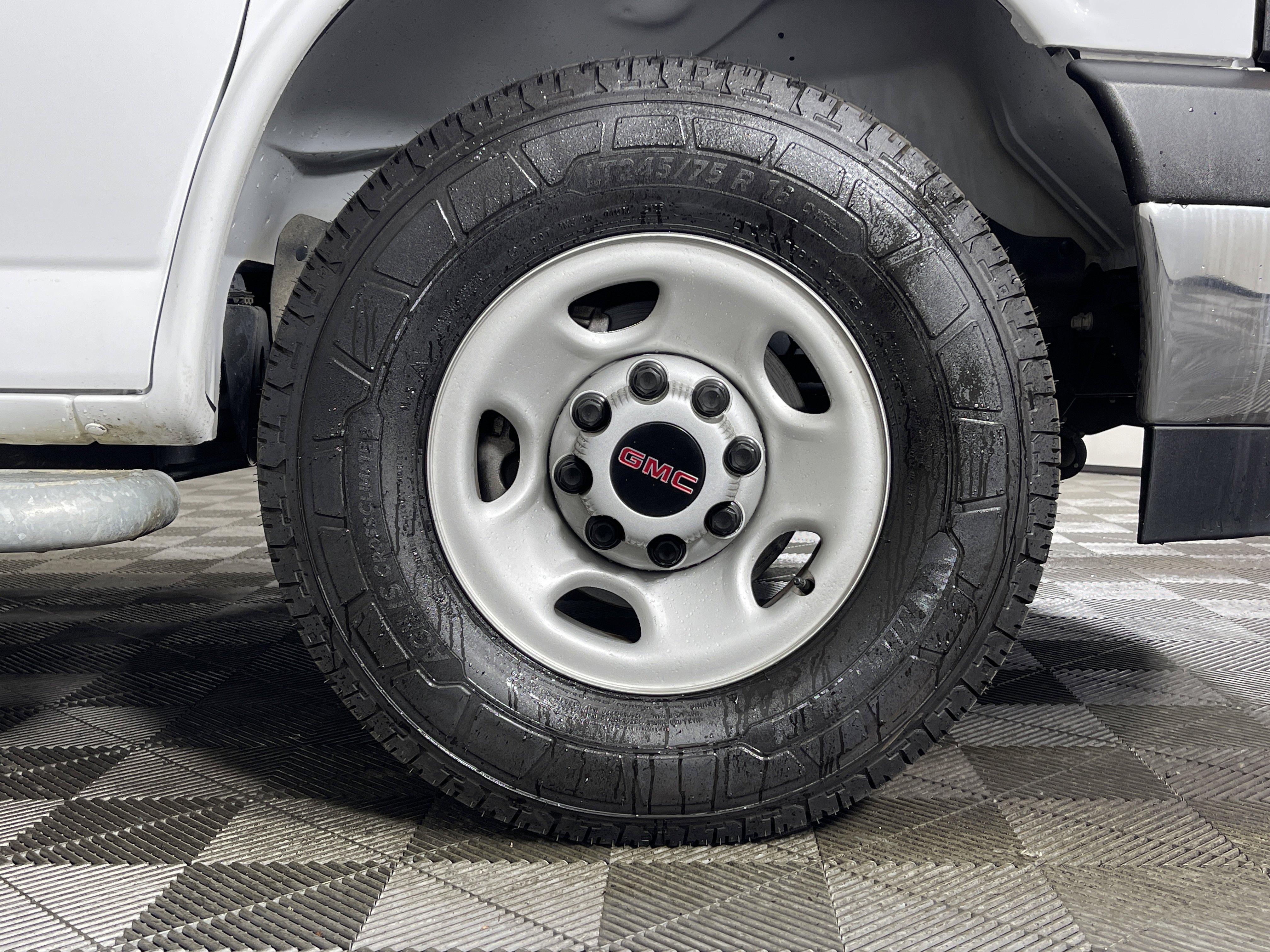 Used 2024 GMC Savana 2500 w/ Driver Convenience Package image 6