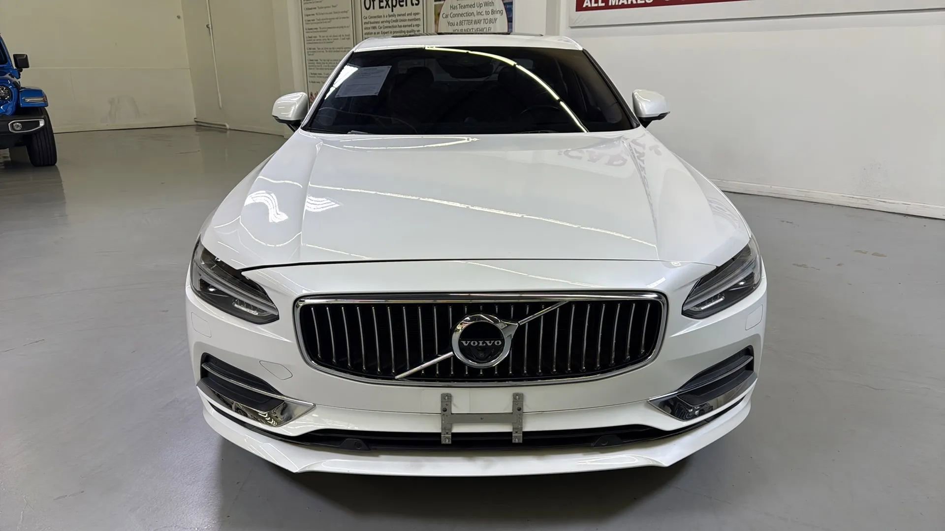 Used 2018 Volvo S90 T6 Inscription image 2