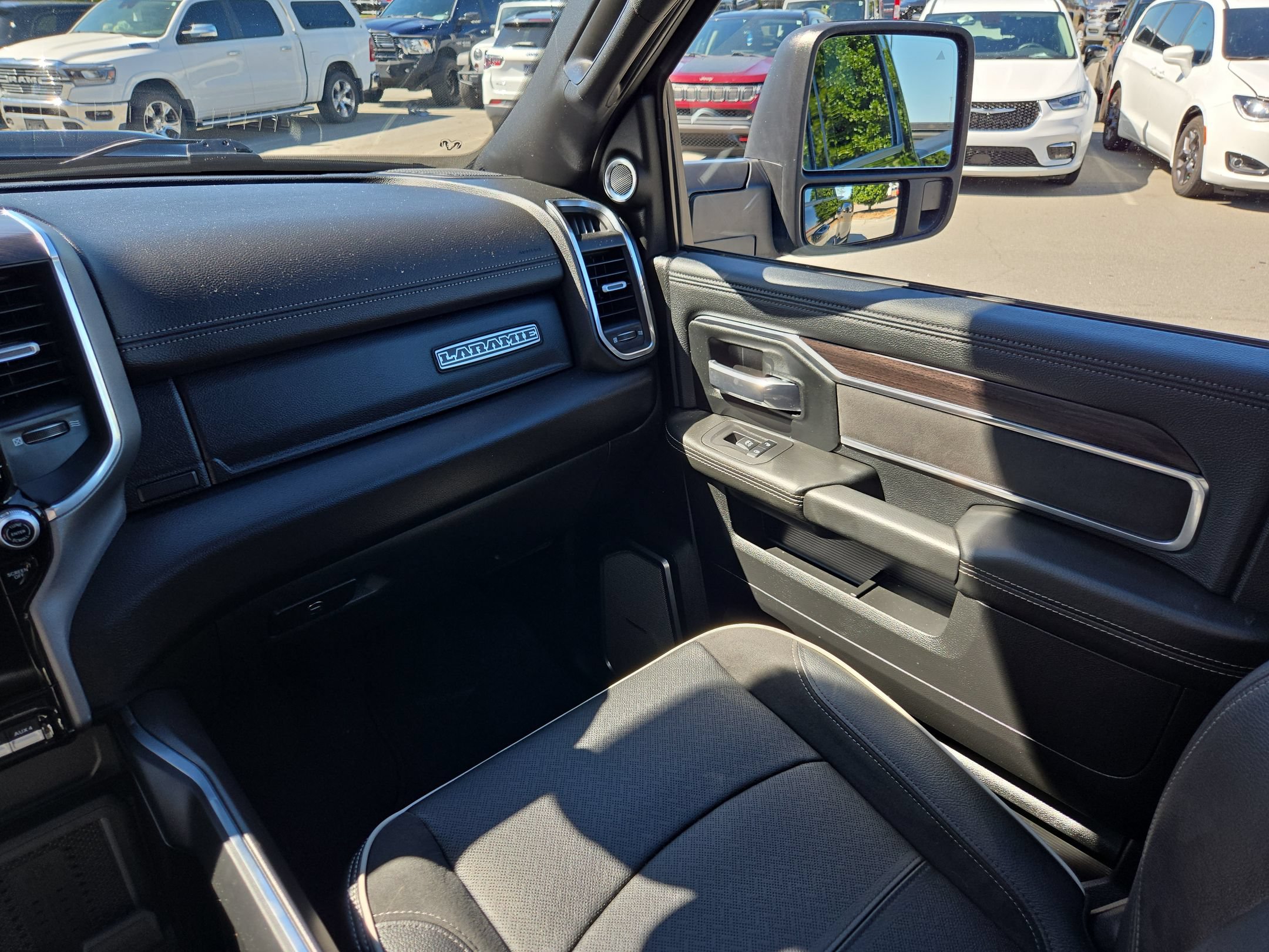 Used 2025 RAM 3500 Laramie AWD/4WD image 11