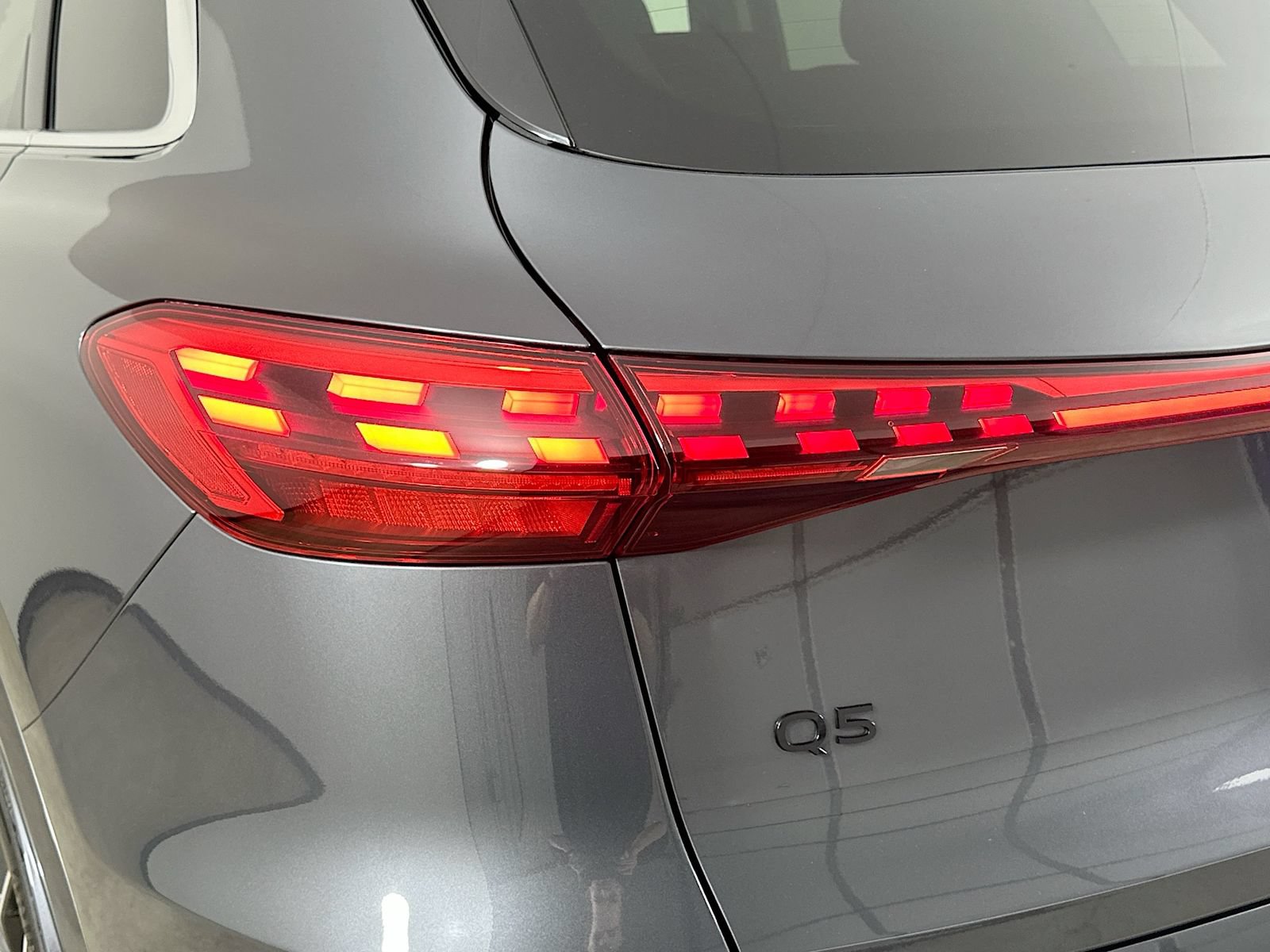 Used 2025 Audi Q5 Premium Plus w/ Premium Plus AWD/4WD image 12