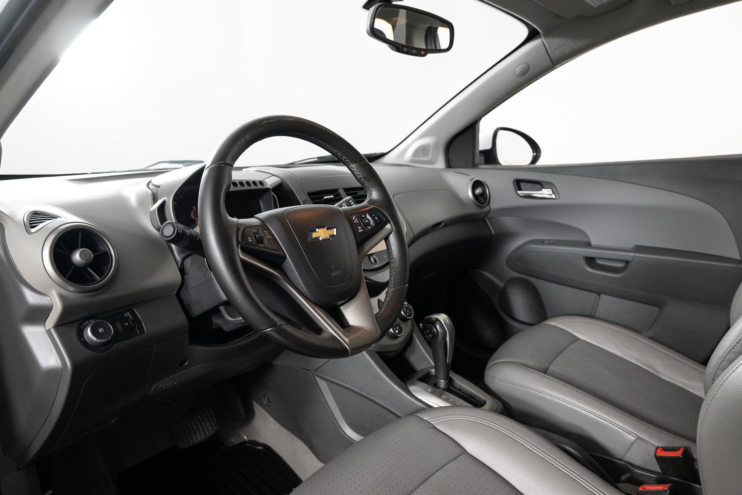 Used 2015 Chevrolet Sonic LTZ image 13