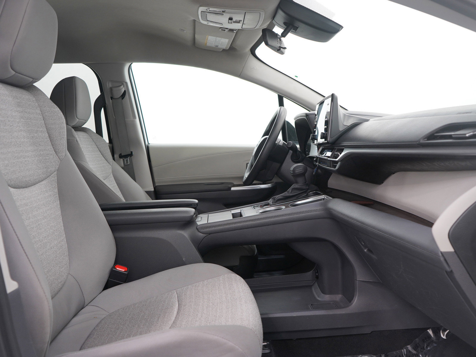 Used 2024 Toyota Sienna LE FWD image 14