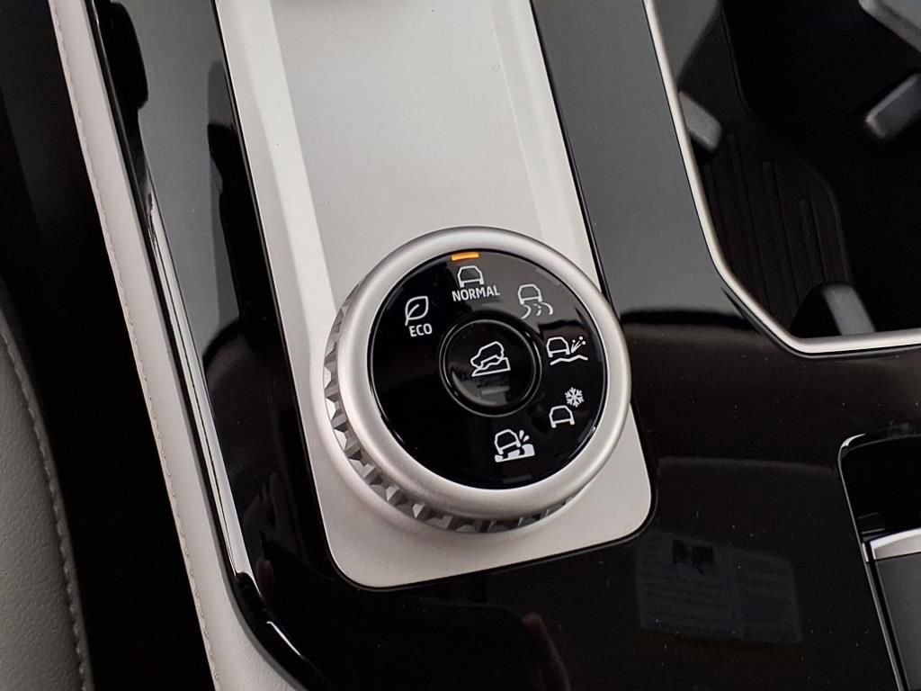 Used 2025 Mitsubishi Outlander AWD image 23