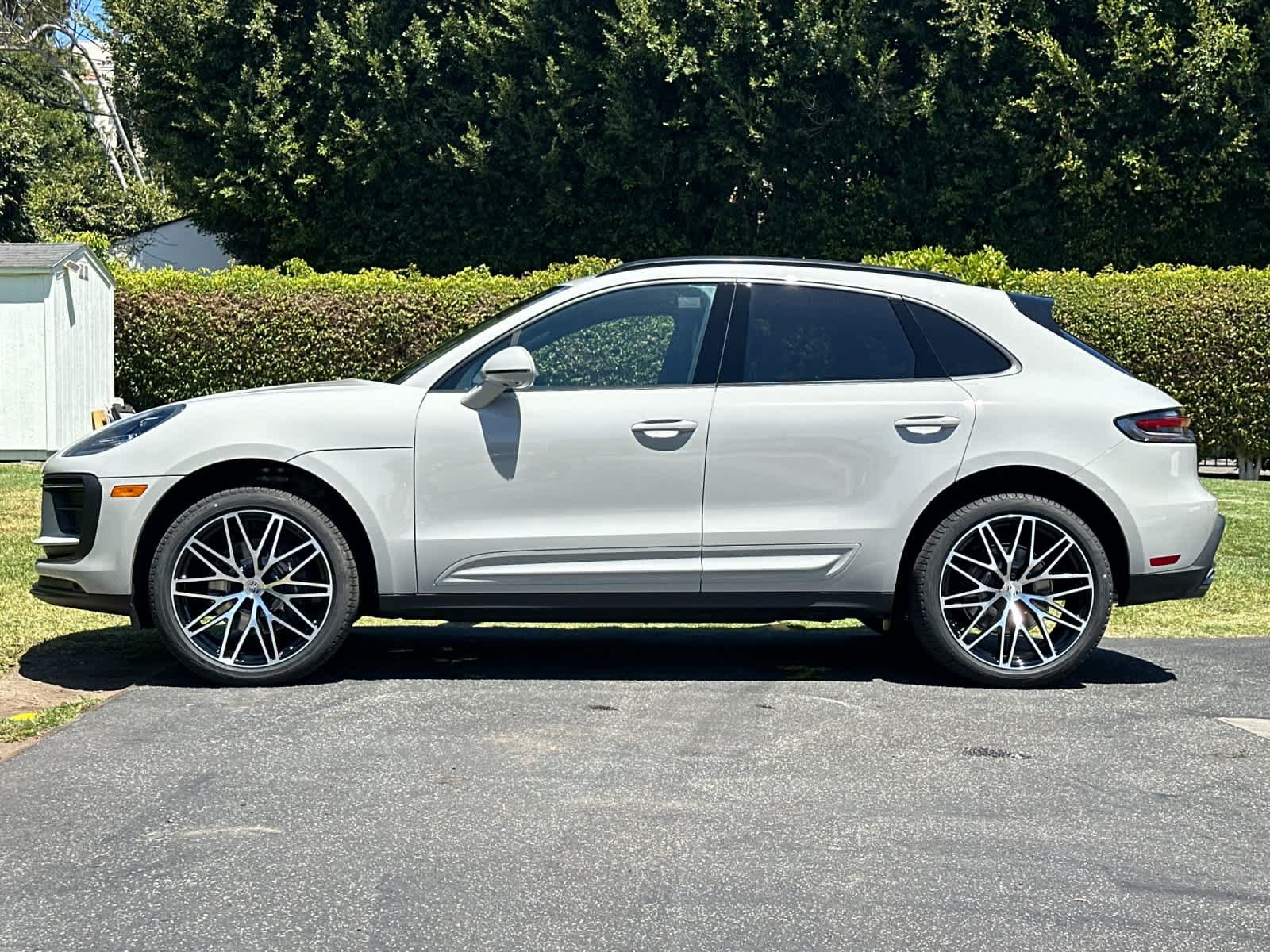 New 2026 Porsche Macan AWD/4WD image 2