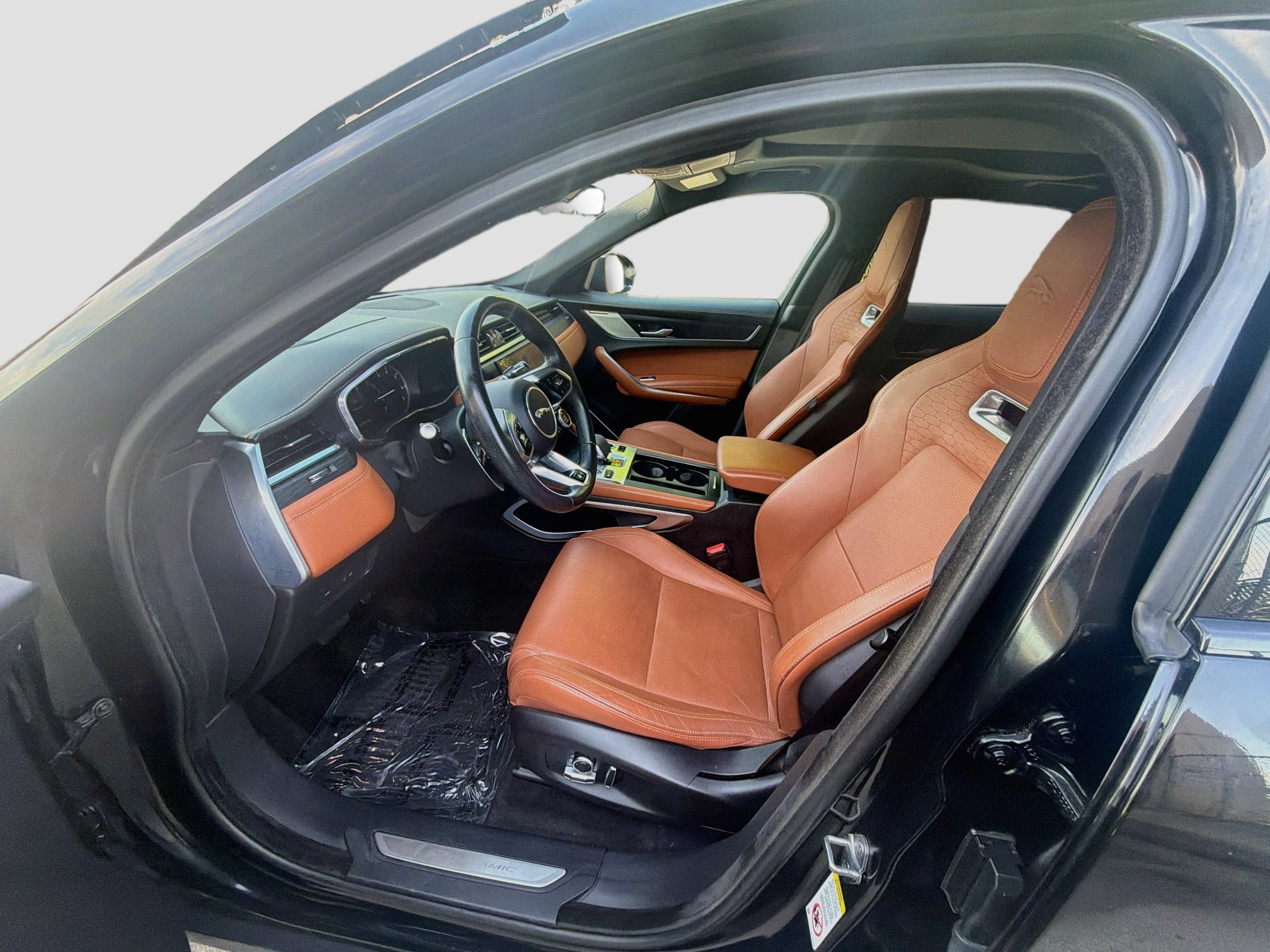 Used 2023 Jaguar F-PACE R-Dynamic S AWD/4WD image 19