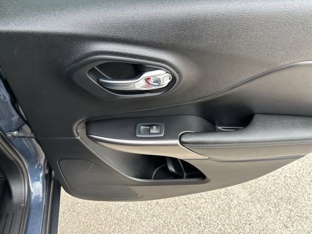 Used 2019 Jeep Cherokee Latitude w/ Popular Appearance Group image 14