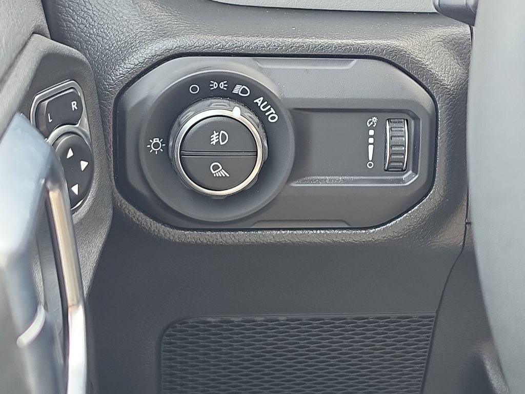 Used 2023 Jeep Gladiator Overland AWD/4WD image 30