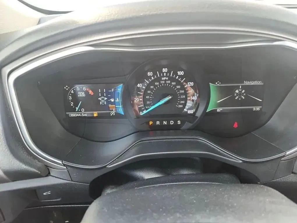 Used 2019 Ford Fusion SE image 12