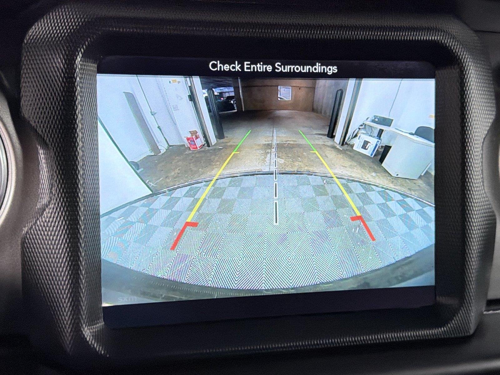 Used 2018 Jeep Wrangler Unlimited Sahara AWD/4WD image 28