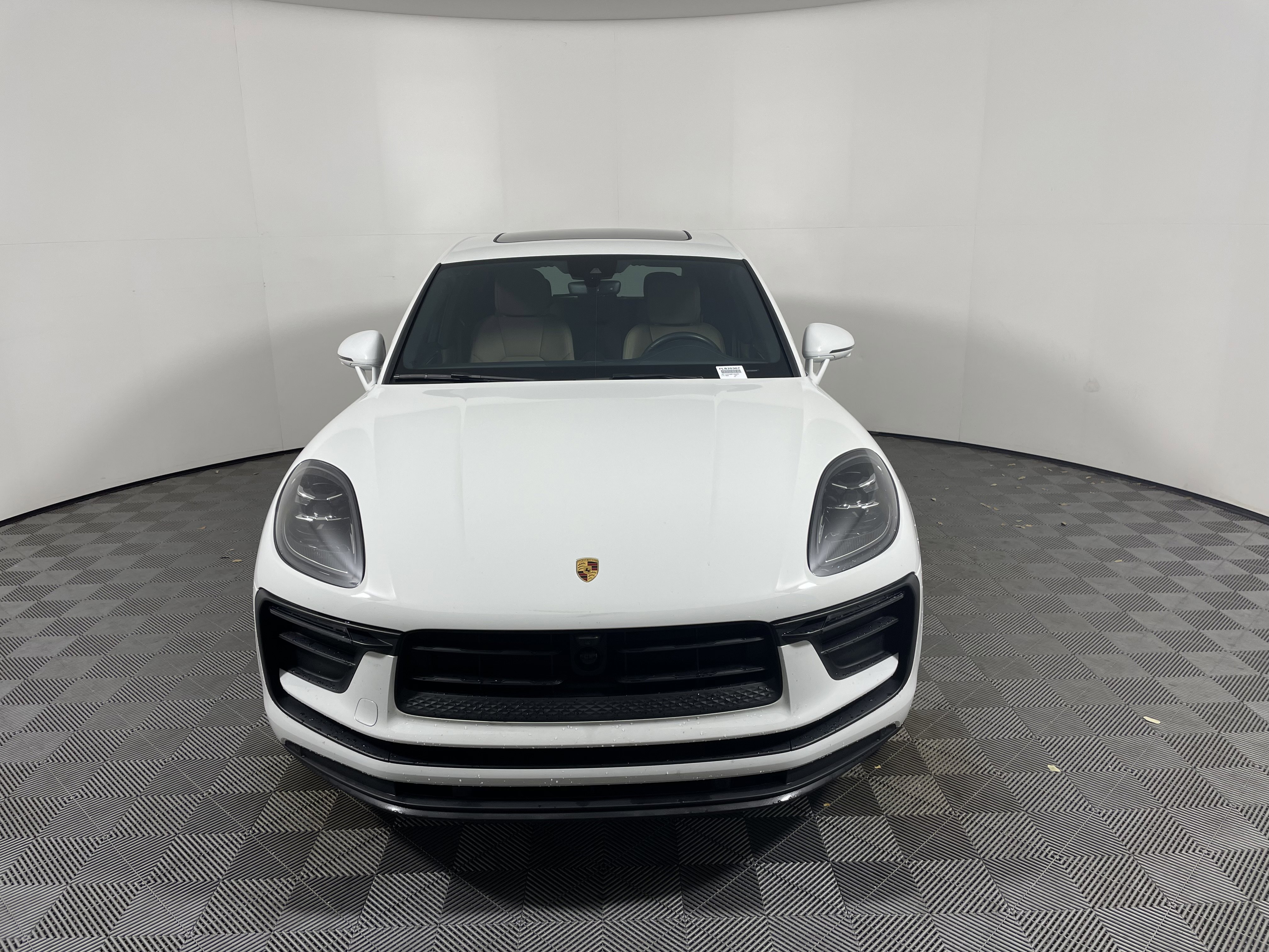 Certified 2023 Porsche Macan image 10