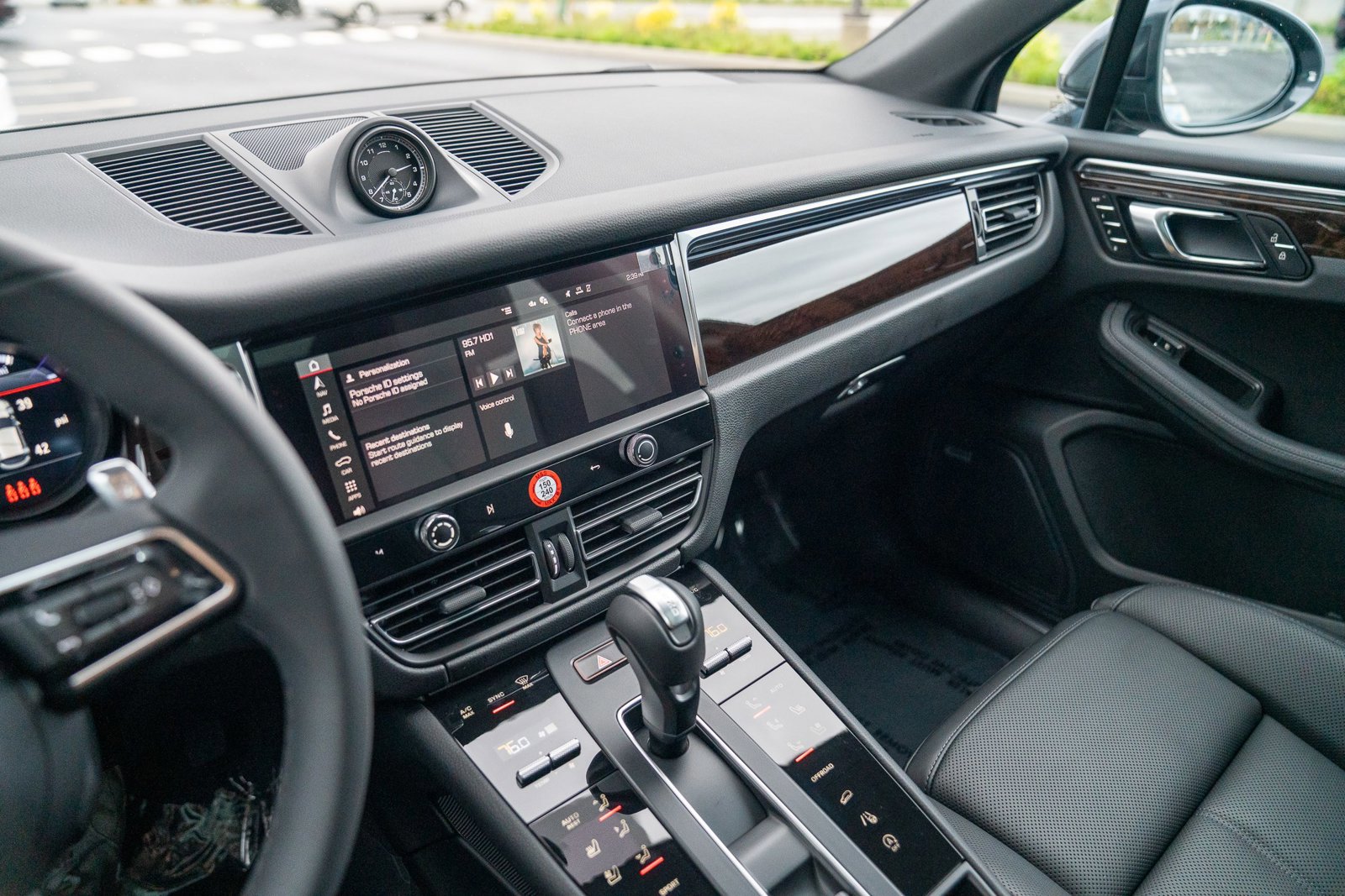 New 2026 Porsche Macan image 16