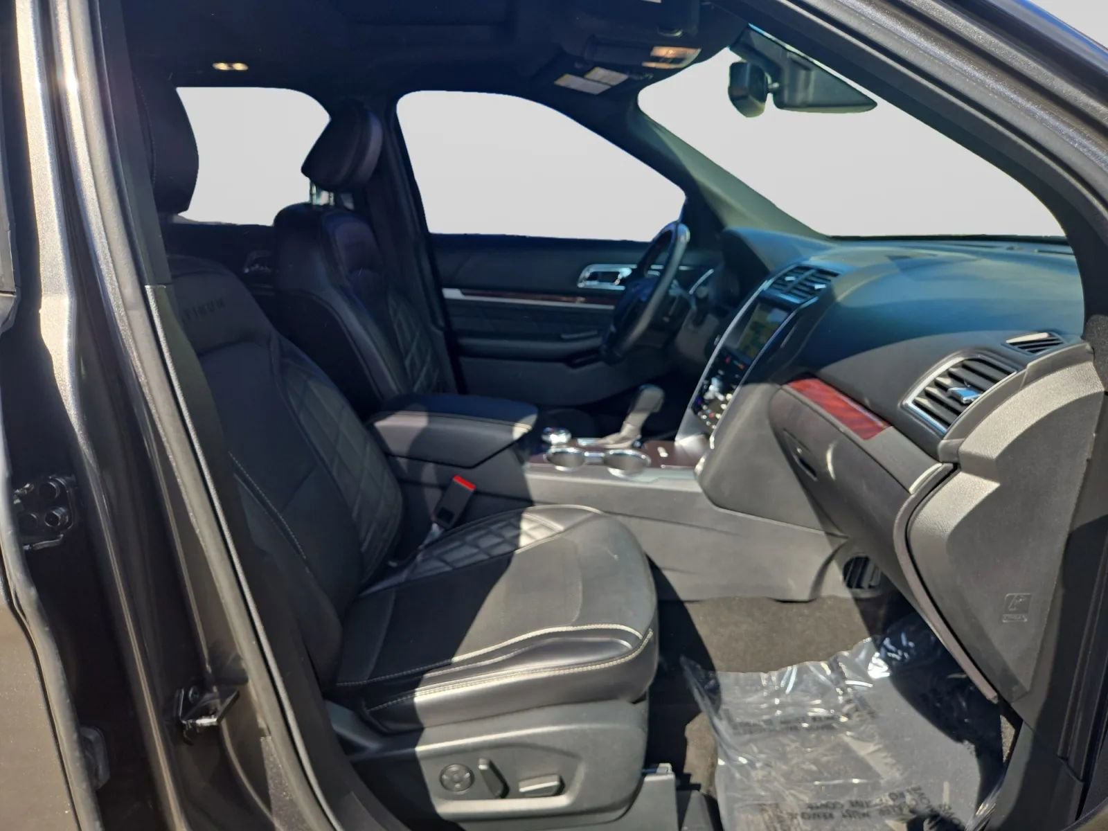 Used 2019 Ford Explorer Platinum image 37