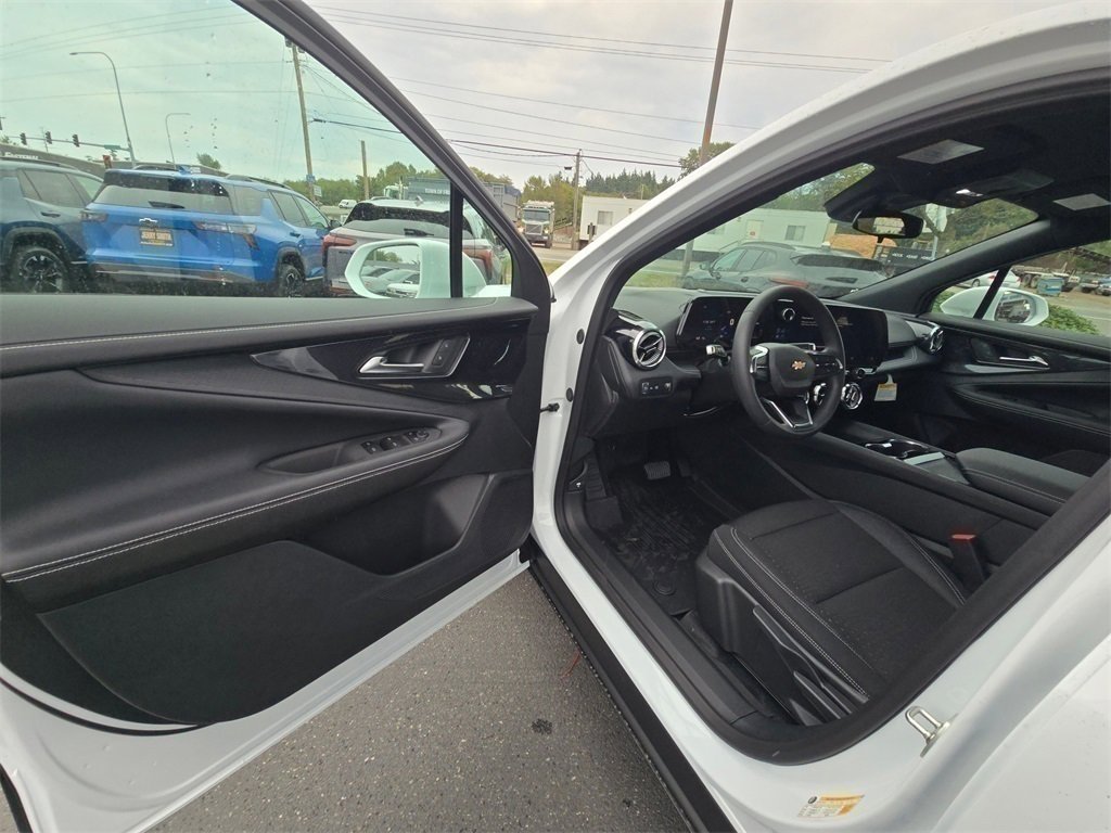 New 2025 Chevrolet Blazer EV LT image 15