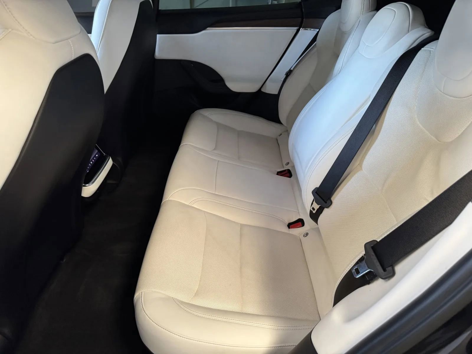 Used 2022 Tesla Model S image 9